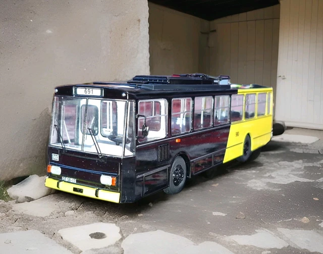 Škoda 14Tr trolejbus Postdam 1:43 Premium ClassiXXs | Sběratelské modely aut