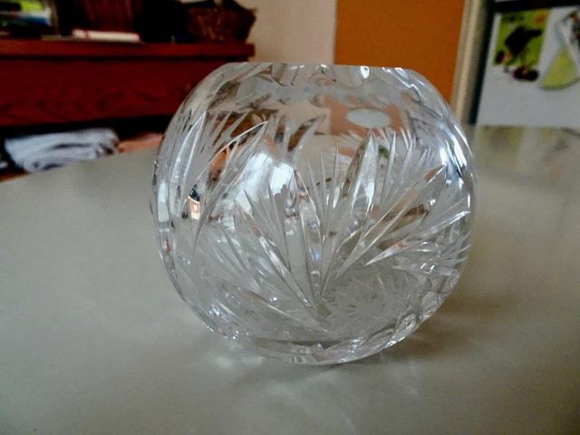 Petit vase rond en cristal de bohême