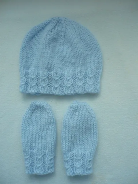 Cappello e guanti nuovi lavorati a mano per neonato - 3 mesi