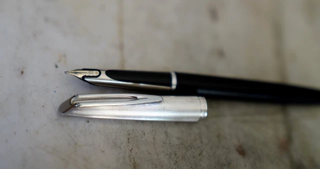 Stylo Plume Waterman Argenté Godrons - Plume Or 18 Carats - Occasion
