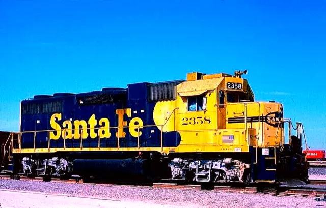 Original Kodachrome Slide Atsf Gp-38U #2358 Alliance, Texas April 13, 1994