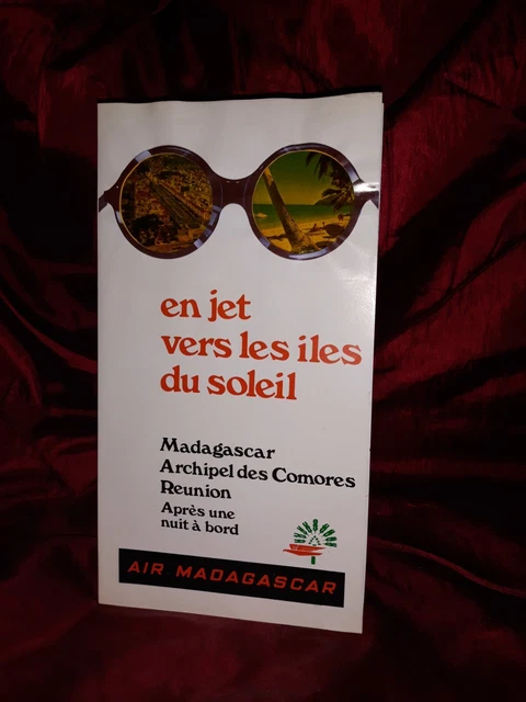 AIR MADAGASCAR dépliant collector Lunettes de soleil Comores Réunion Boeing 707