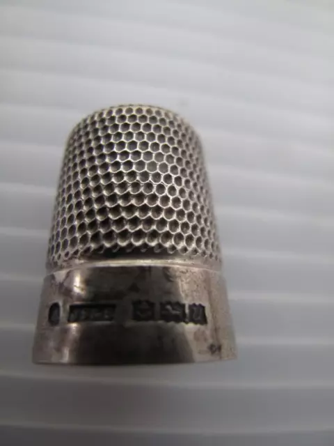 Hallmarked silver thimble - Size 4 - JS&S - James Swann & Son - Birmingham 1969