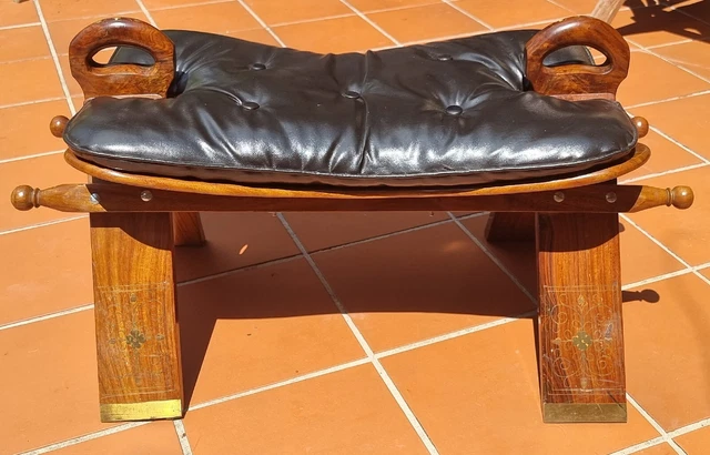 Kamelhocker schwarzes Leder Holz mit Intarsien aus Pakistan