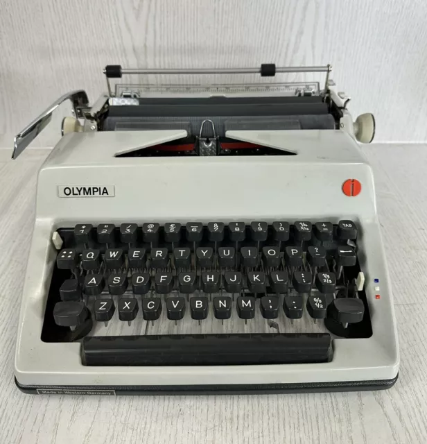 Máquina de escribir vintage Olympia blanca en cuero estuche negro Werke AG Wilhelmshaven