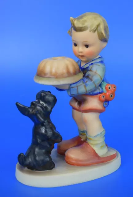 Hummel Goebel Figur Nr 9. Der Gratulant Kuchen Hund Spitz 14cm