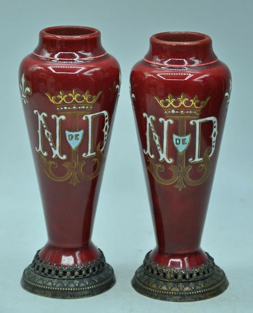 PAIRE DE VASES porcelaine pieds argent décor fleur de lys à restaurer