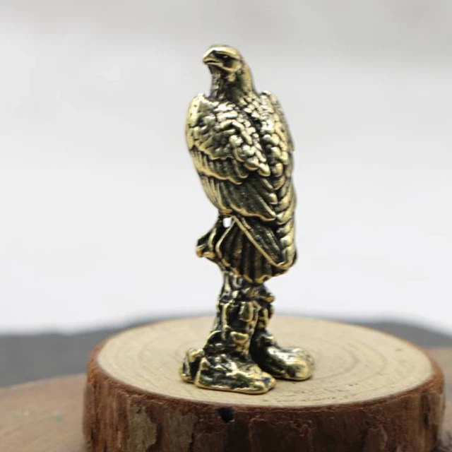Estatua de águila símbolo fino resistencia al desgaste centro de coche consola adorno pájaro cobre