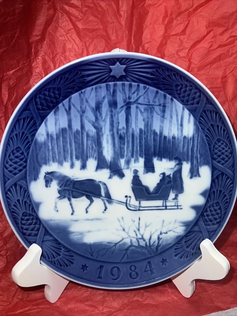 Royal Copenhagen Christmas Plate JULE AFTER  1984