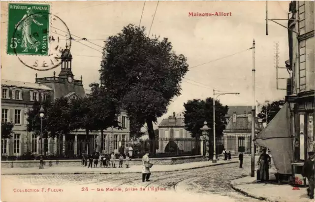 CPA AK MAISONS-ALFORT La Mairie Taking from the Church (672004)