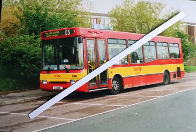 FIRST CAPITAL VOLVO B6-50 NORTHERN COUNTIES 686 - L6GML new to GATWICK MOTORS