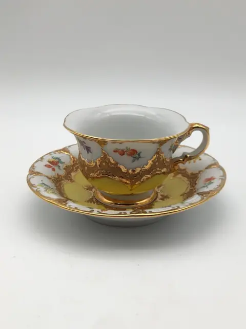 Meissen Mokkatasse mit Untertasse, Prunk Gestreute Blumen, B-Form