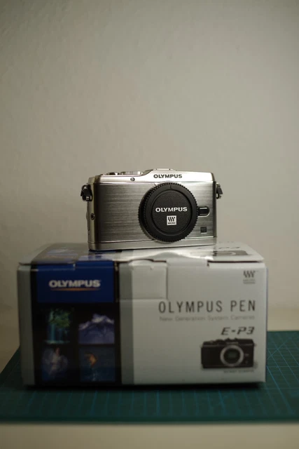 Olympus Pen E-P 3 Digitalkamera - Metallgehäuse Silber - 456 Klicks + OVP