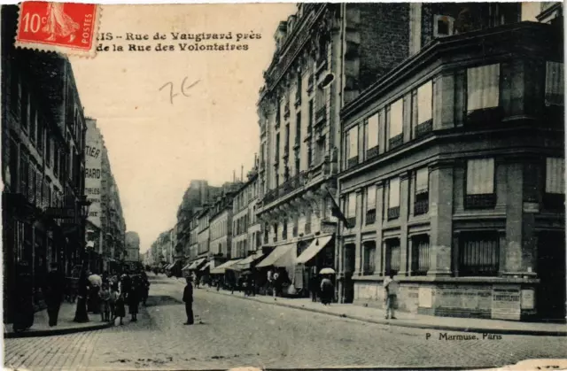 CPA PARIS (15e) Rue de Vaugirard. prise de la rue des Volontaires (563764)