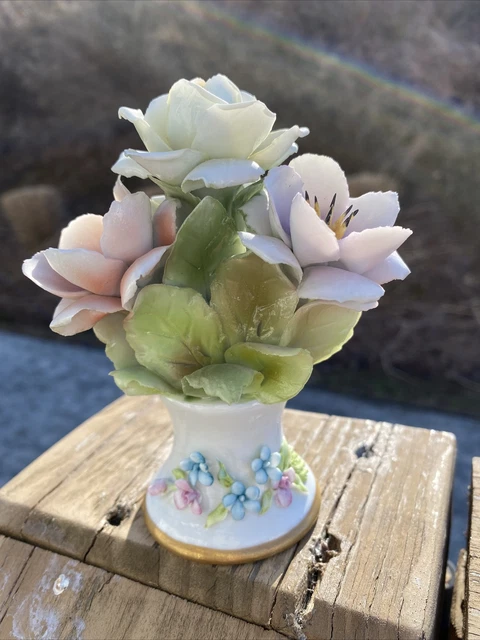CAPODIMONTE PORCELAIN, ITALY, VINTAGE FLOWER BASKET 5" x 3 1/2" BEAUTIFUL!!