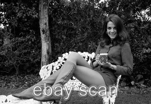 Natalie Wood   Leggy Cheesecake In Tall Boots   8X10 Photo   475