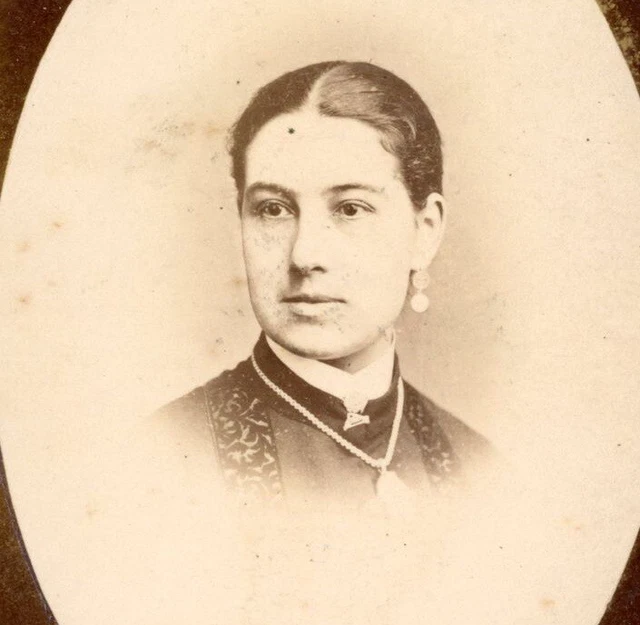 Antique CDV Carte de Visite photograph Victorian lady S J Wiseman Southampton