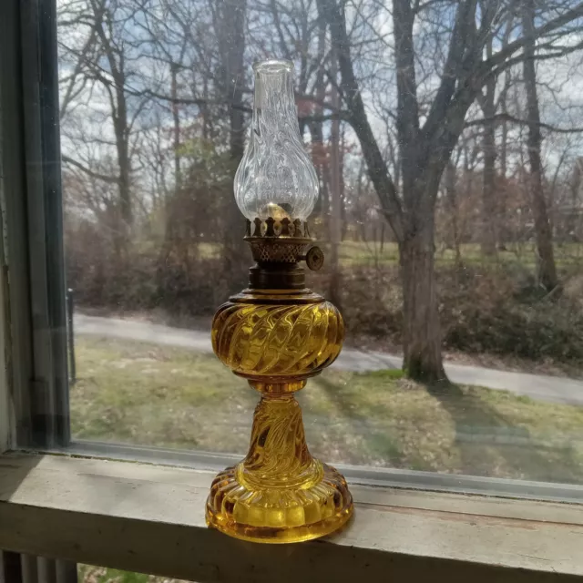 1890s AMBER RIBBED SWIRL MINIATURE KEROSENE LAMP COMPLETE WITH SWIRL CHIMNEY