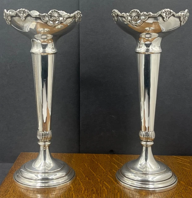 Un grande paio di vasi da fiori argento massiccio non riempiti Birmingham 1923 Elkington