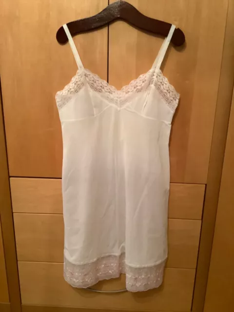 Vintage/Retro Womens White Full Slip/Petticoat Bust size 38 in