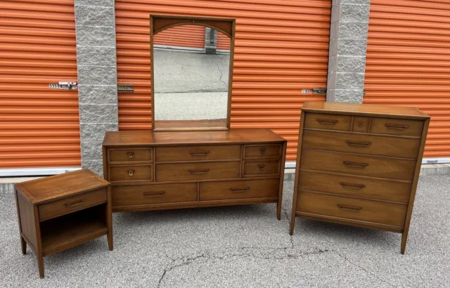 Vintage MCM Drexel Walnut Meridian Modern Bedroom Set Dresser Mirror Nightstand