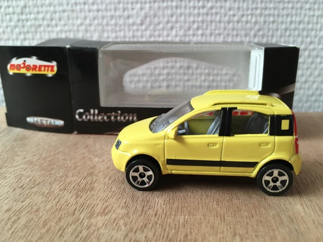 Bburago - Fiat Panda - Modèle réduit réaliste à l'échelle 1:24, Licence Officielle Fiat, âge recommandé 3+ Ans