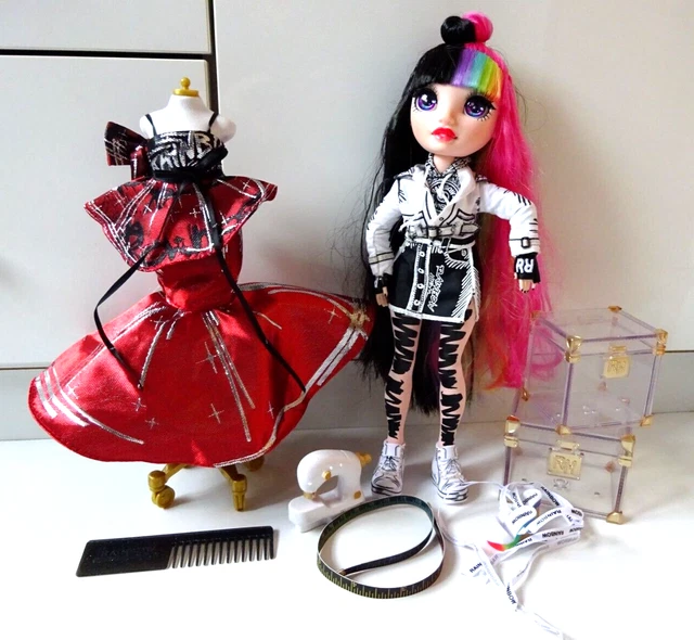 Rainbow High Collector Jett Dawson – 28 Cm Modepuppe Mit Buntem Haar, 2 Outfits & Zubehör – Limited Edition