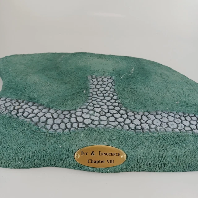 Ivy & Innocence Chapter VIII (8) Display Base #05275 for 05270