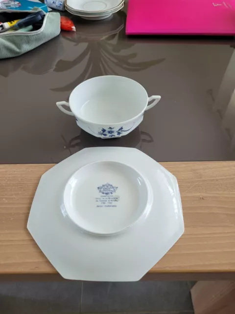 Tasse et sous tasse en porcelaine - Ancienne Manufacture Royale