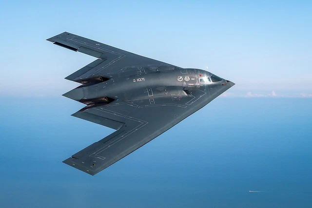 B-2 SPIRIT STEALTH Bomber Northrop Grumman USAF Model Aircraft Atlas 1: ...