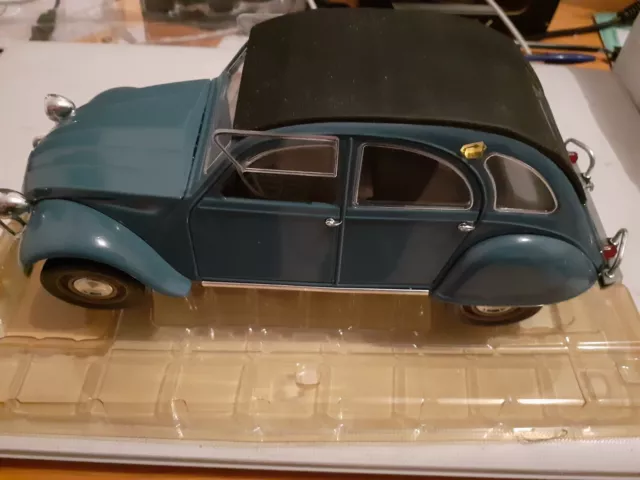 Solido 1/18  Citroen 2 Cv Neuve Sous Cloche Blister