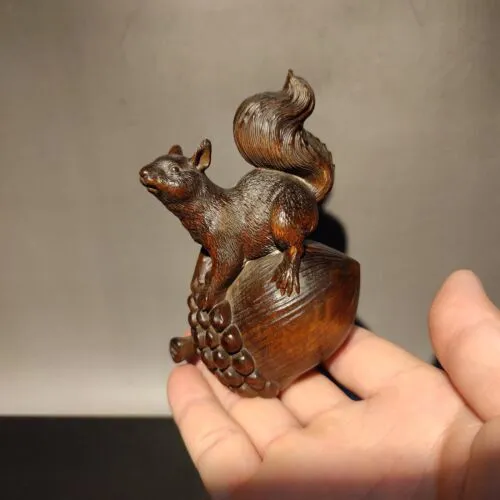 vintage carved wooden squirrel figurine decoration wood statue  Boxwood Pinecone
