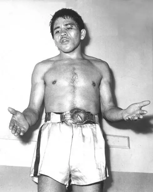 Mexican Featherweight Champion Vincente Saldivar seen describin - 1965 Old Photo