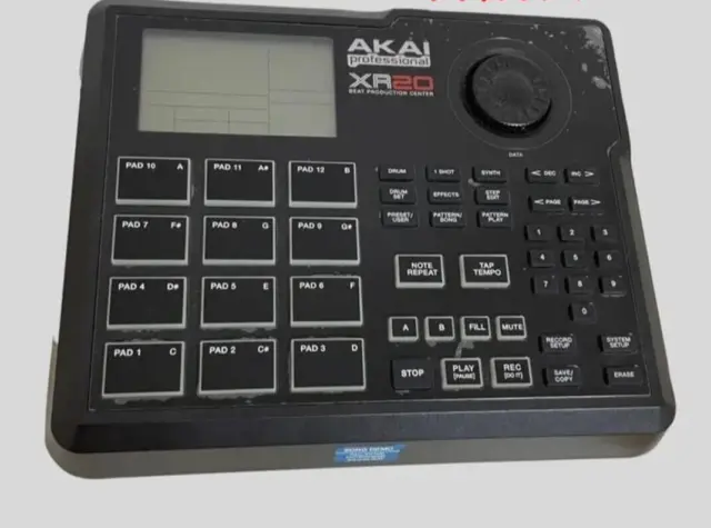 Akai Professional XR20 Vaincre Production Station Tambour Machine Utilisé