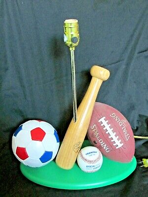 Vintage Sports Lámpara con bate de béisbol & de fútbol, baloncesto y pelota de fútbol