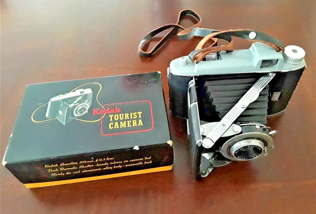 1948 - Cámara de turistas Kodak, en caja original con papeles
