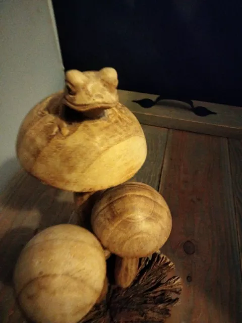 Frog on Mushroom, Hand Carved Parasite Wood, Animal, Wood Carving, Handcrafted