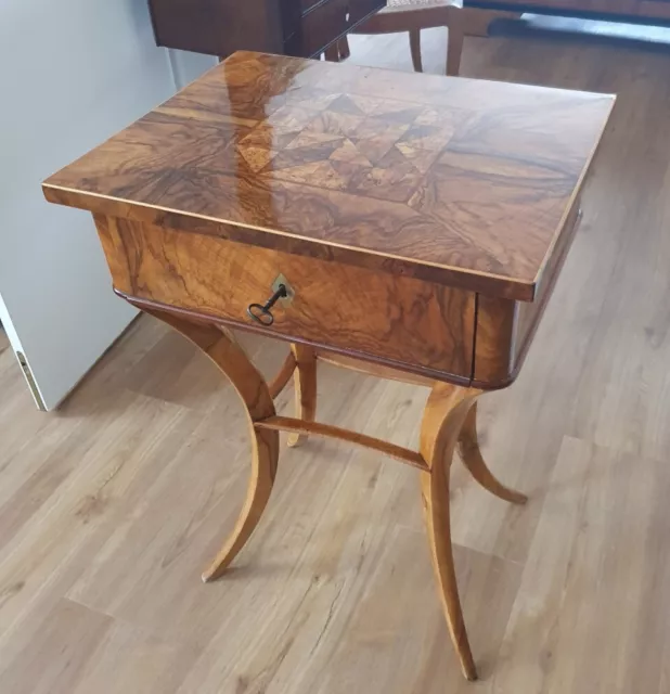 **  Achtung ! Seltener Biedermeier Nähtisch Um 1820 Nussbaum **