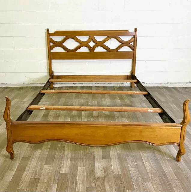 Vintage Full Size Maple French Provincial Style Cannonball Bed 2