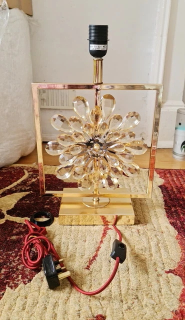 Tjx seltene Kristalllampe goldenes Metall, schwer zu finden 17 Zoll hoch, 11" breit ca.