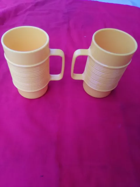 LOT OF 6 VINTAGE YELLOW RUBBERMAID HARD PLASTIC CUPS RIBBED TUMBLERS MUGS  3829