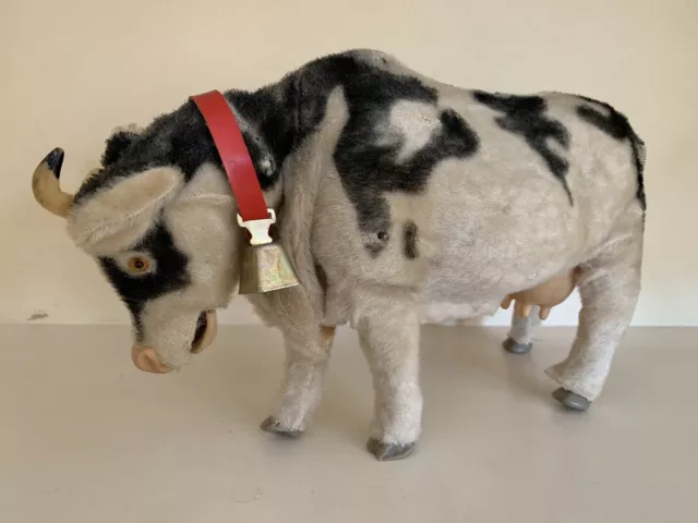 Vintage 1960s ~ Battery Operated Walking Cow ~ Rock Valley Toys Japan