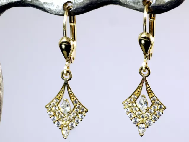 585 Gold Ohrringe mit Zirkonia Steinen 28 mm Länge 1 Paar mit Brisur