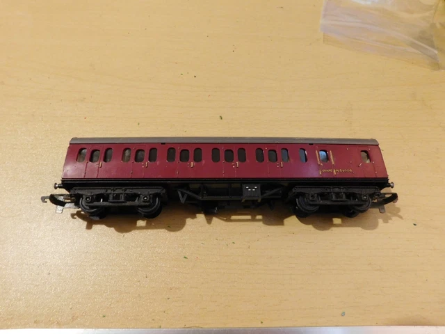 TT gauge Tri-ang (Triang) Suburban brake coach in midland red livery