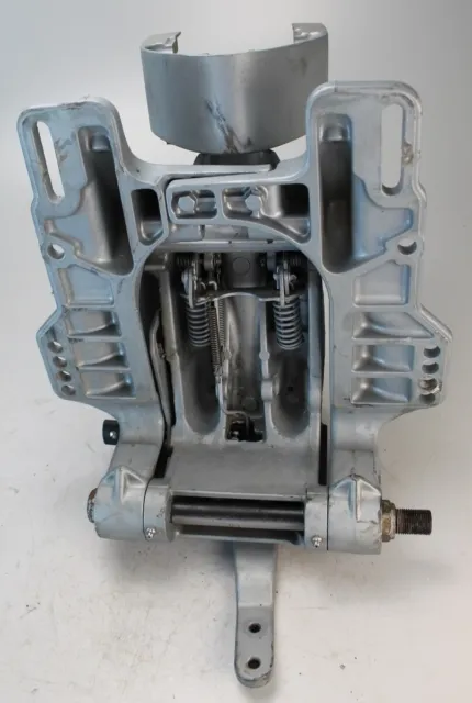 351318 319933 Johnson Evinrude 1975-1997 Swivel Bracket & Steering Arm 9.9 + HP