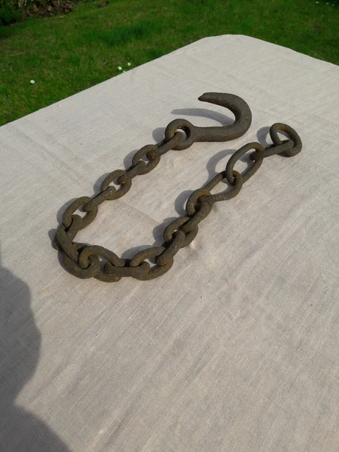 Bouilloire ancienne avec chaîne et crochet suspendus 18ème
