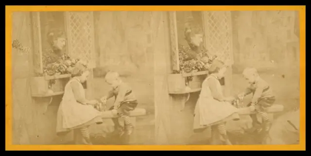 Enfants jouant sur un banc, ca.1870, stéréo Tirage vintage stéréo, tirage d&