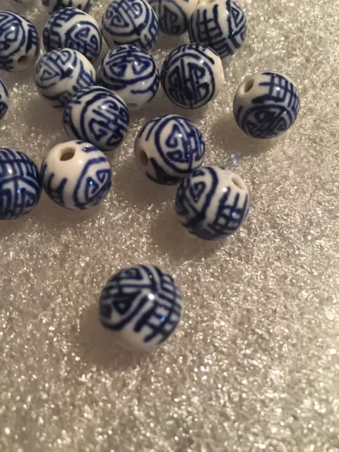 2x Beads Vintage hand Painted Blue and White Porcelain Chinese Round Shou 12mm