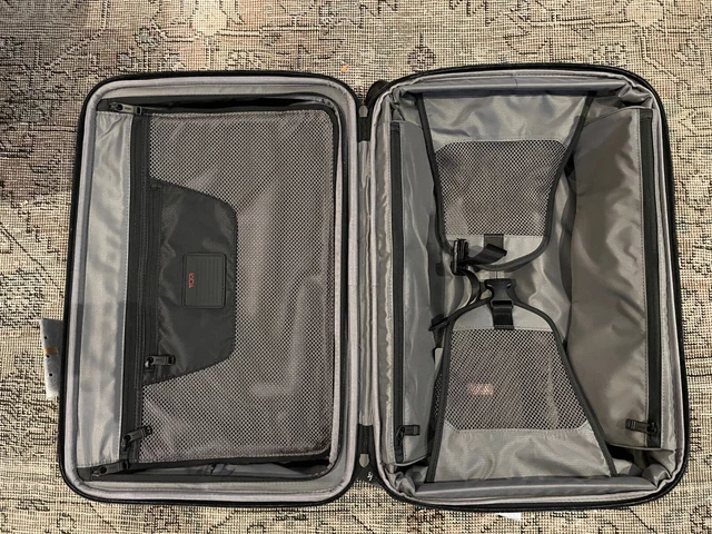 Tumi Alpha 3, 22" International Expandable 4 Wheeled Carry-On, Black 1171541041 5