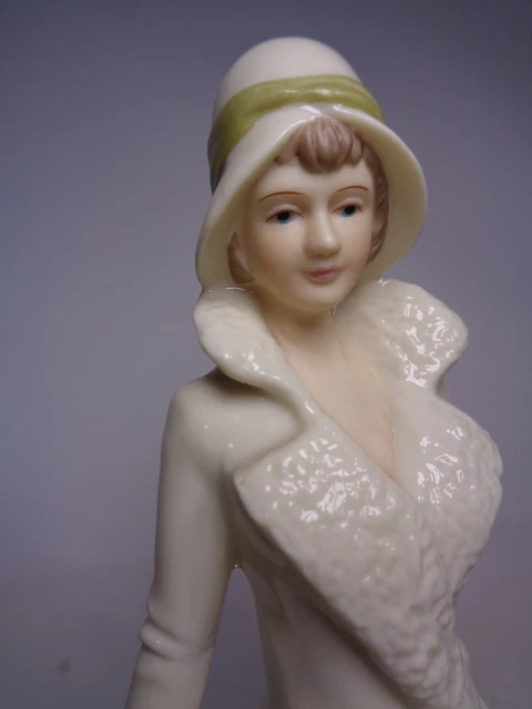 The Regal Collection - Natalie P121 - Figurine - 1930s Art Deco Lady Style